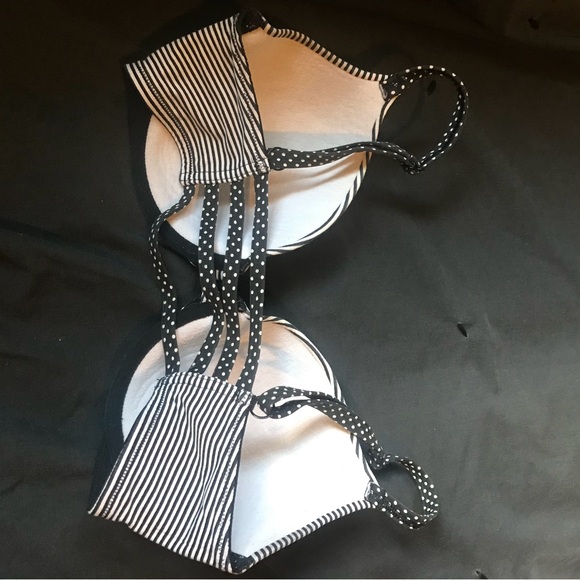 Victoria’s Secret Bra - Picture 2 of 5